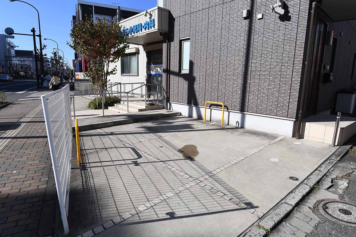医院前駐車場